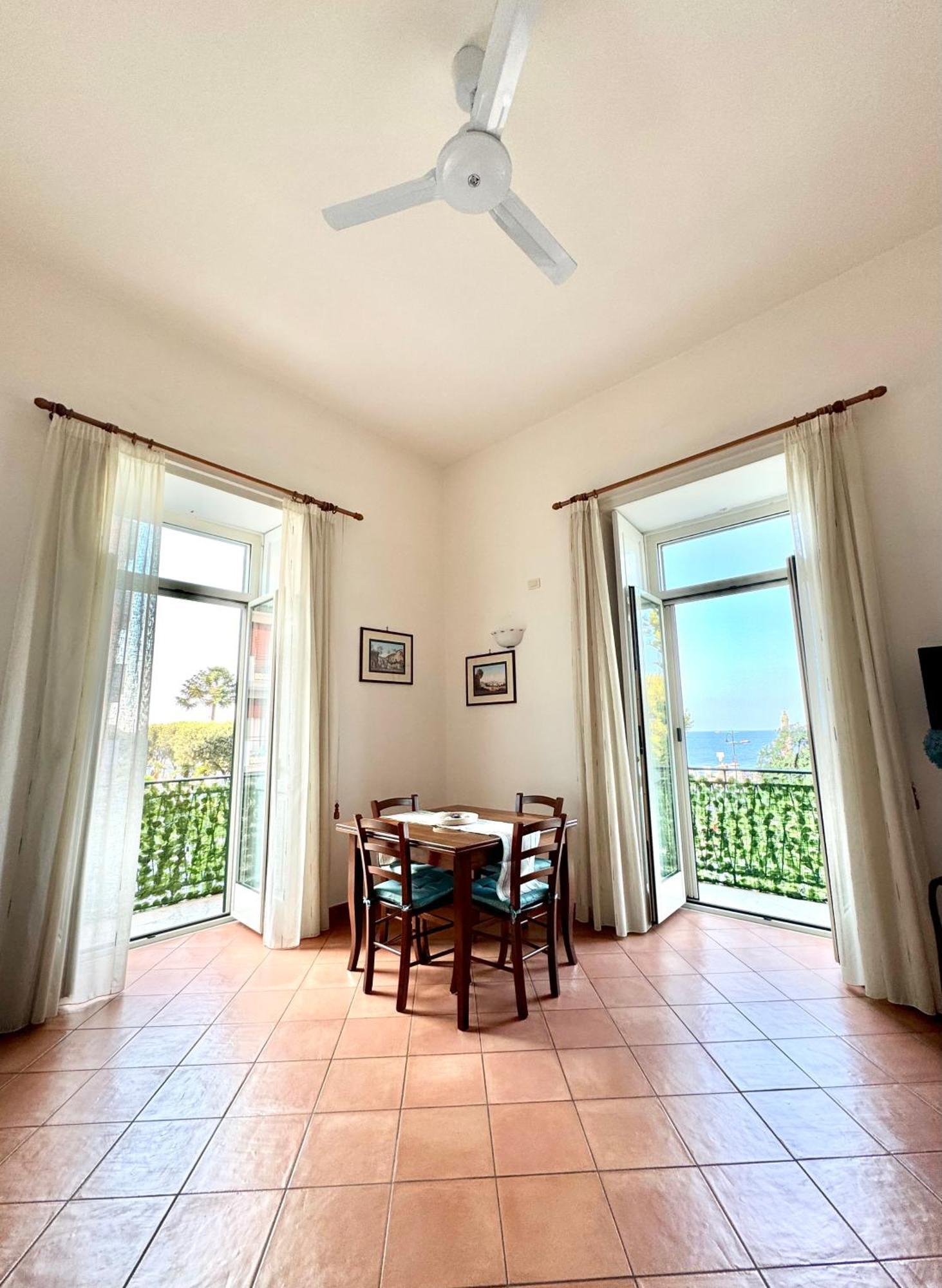 Uno Sguardo Sul Mare Villa Maiori Bagian luar foto