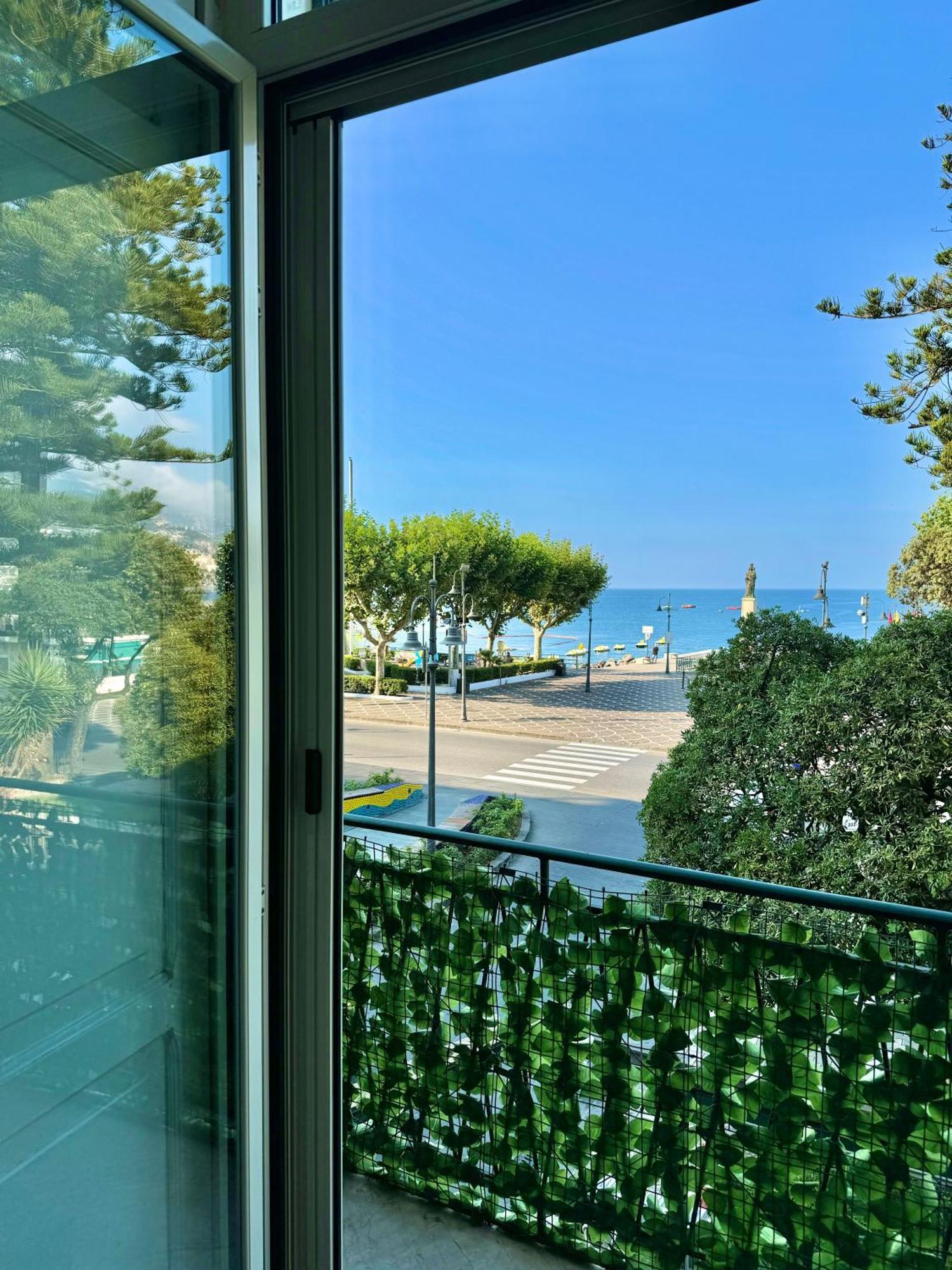 Uno Sguardo Sul Mare Villa Maiori Bagian luar foto